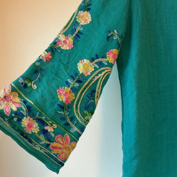 Fig and Flower Embroidered Sleeve Turquoise Flowy Rayon VNeck Lightweight Sz PS - Picture 3 of 15